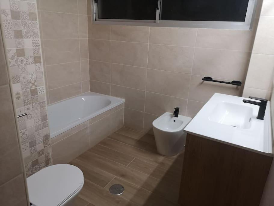 Hostal Mari En La Laguna, Alquiler Habitacion Privada En Hostal, 6 Habitaciones Cerca De La Universidad Y Aeropuerto Norte, 3 Banos Compartidos La Laguna  Luaran gambar