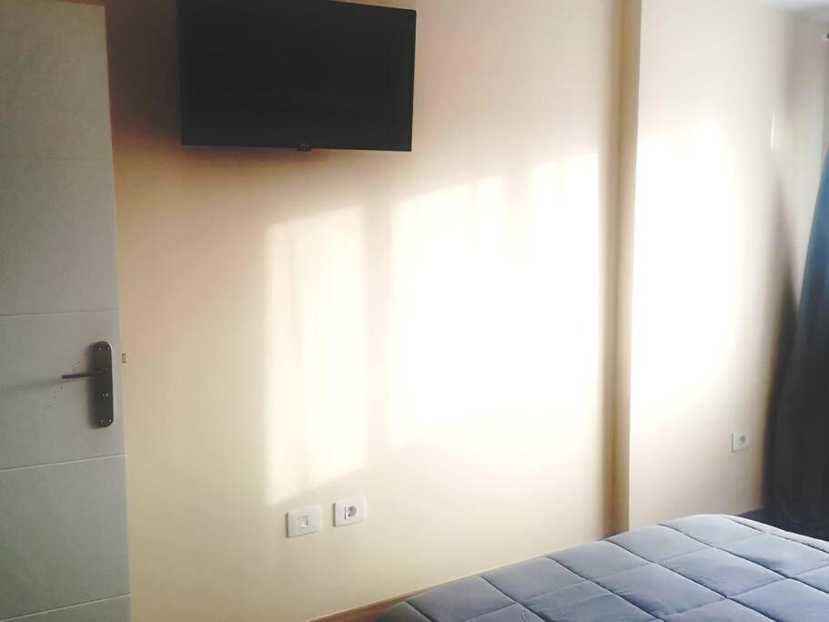 Hostal Mari En La Laguna, Alquiler Habitacion Privada En Hostal, 6 Habitaciones Cerca De La Universidad Y Aeropuerto Norte, 3 Banos Compartidos La Laguna  Luaran gambar