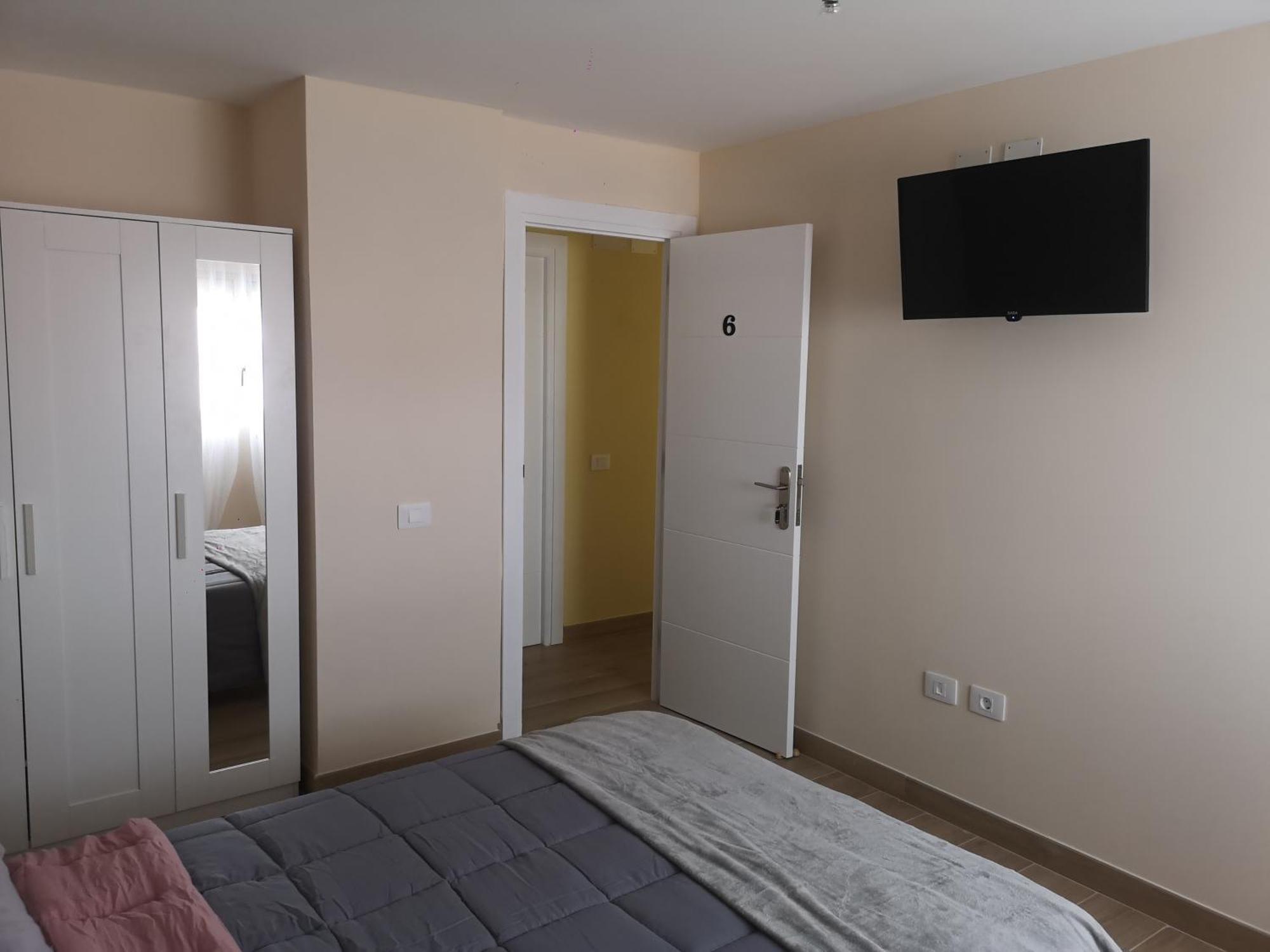 Hostal Mari En La Laguna, Alquiler Habitacion Privada En Hostal, 6 Habitaciones Cerca De La Universidad Y Aeropuerto Norte, 3 Banos Compartidos La Laguna  Luaran gambar